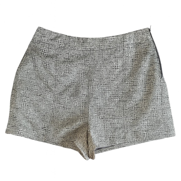 Forever 21 • Metallic High-Waisted Hot Shorts • Gold • Size M - Picture 9 of 9